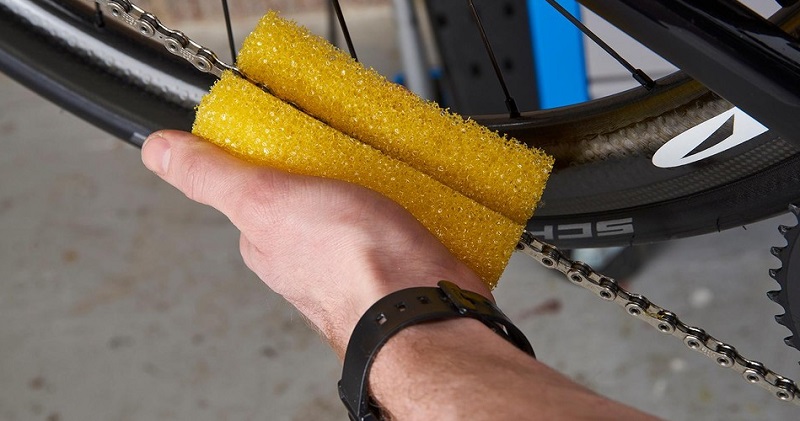 Methods for removing rust from bicycle chains